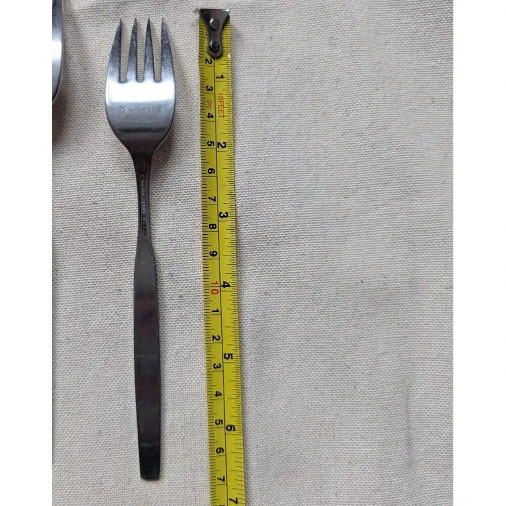 Oneida Deluxe SPANISH MOOD Stainless Flatware Dinner and Salad Fork